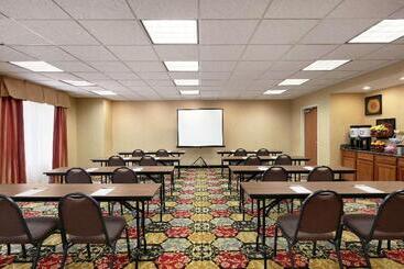 هتل Hampton Inn & Suites Lawton