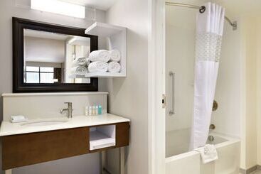 هتل Hampton Inn & Suites Nashville Downtown