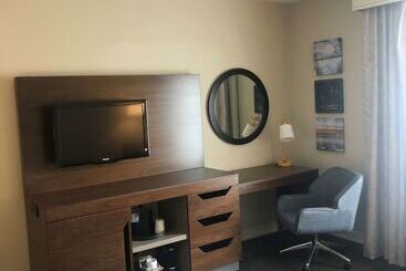 هتل Hampton Inn & Suites Norfolk Airport