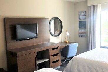 هتل Hampton Inn & Suites Norfolk Airport