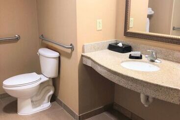 هتل Hampton Inn & Suites Norfolk Airport