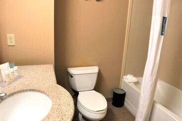 هتل Hampton Inn & Suites Norfolk Airport