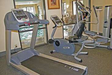 هتل Hampton Inn & Suites Norfolk Airport