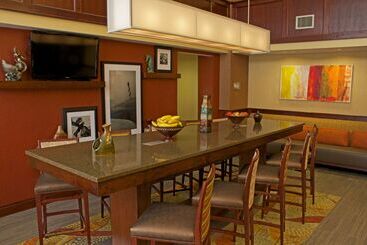 هتل Hampton Inn & Suites Norfolk Airport