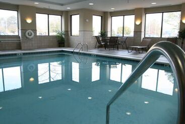 هتل Hampton Inn & Suites Norfolk Airport