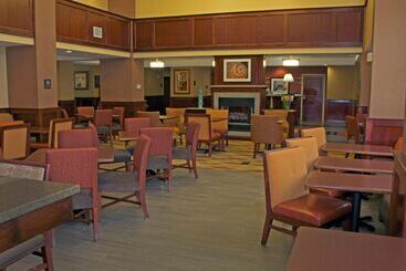 هتل Hampton Inn & Suites Norfolk Airport