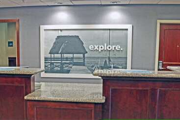 هتل Hampton Inn & Suites Norfolk Airport