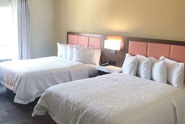 هتل Hampton Inn & Suites Norfolk Airport