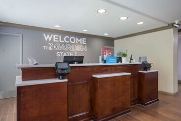 هتل Hampton Inn Princeton