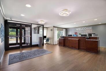 هتل Hampton Inn Princeton
