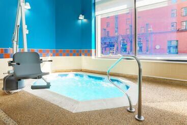 هتل Hampton Inn & Suites Pittsburgh Downtown