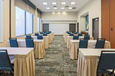 هتل Hampton Inn & Suites Pittsburgh Downtown