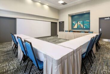 هتل Hampton Inn & Suites Pittsburgh Downtown