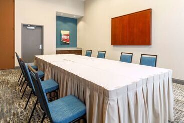 هتل Hampton Inn & Suites Pittsburgh Downtown