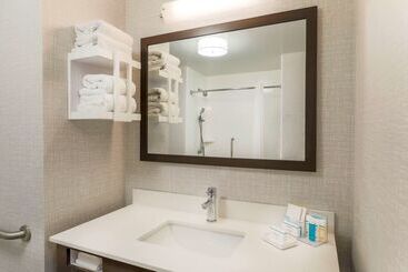 هتل Hampton Inn & Suites Pittsburgh Downtown