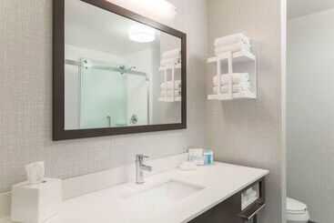 هتل Hampton Inn & Suites Pittsburgh Downtown