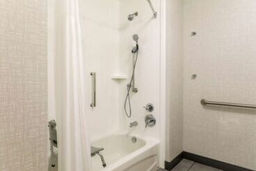 هتل Hampton Inn & Suites Pittsburgh Downtown