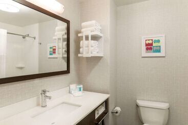 هتل Hampton Inn & Suites Pittsburgh Downtown