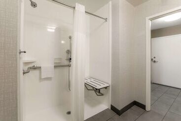 هتل Hampton Inn & Suites Pittsburgh Downtown