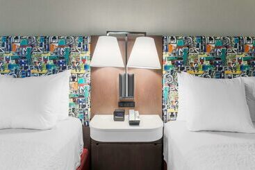 هتل Hampton Inn & Suites Pittsburgh Downtown