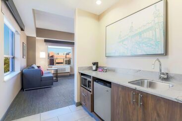 هتل Hampton Inn & Suites Pittsburgh Downtown