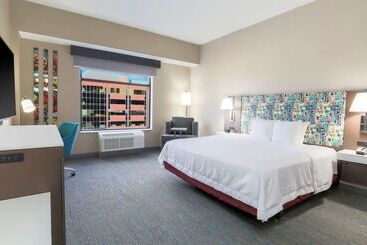 هتل Hampton Inn & Suites Pittsburgh Downtown