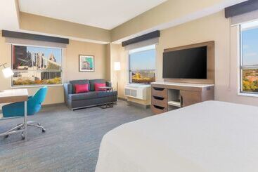 هتل Hampton Inn & Suites Pittsburgh Downtown