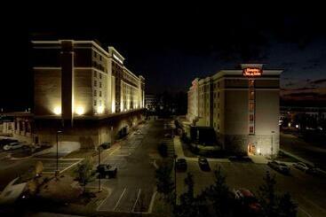هتل Hampton Inn & Suites Raleighdurham Airportbrier Creek
