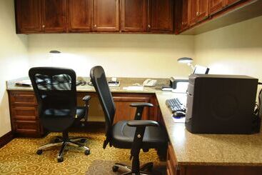 هتل Hampton Inn & Suites Redding