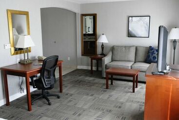 هتل Hampton Inn & Suites Redding