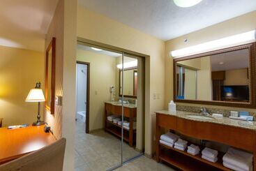هتل Hampton Inn Waterloo