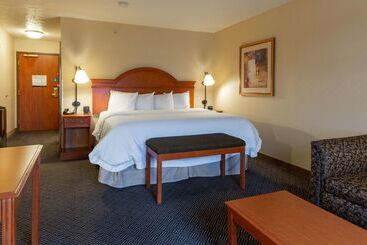 هتل Hampton Inn Waterloo