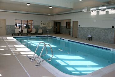 هتل Hampton Inn Watertown