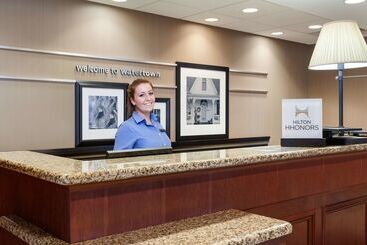 هتل Hampton Inn Watertown