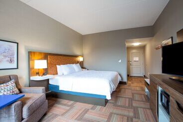 هتل Hampton Inn Watertown