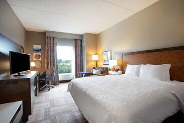 هتل Hampton Inn Watertown