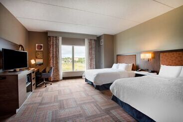 هتل Hampton Inn Watertown