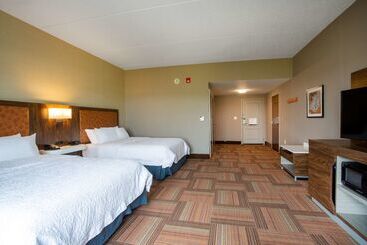 هتل Hampton Inn Watertown