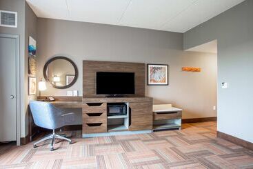 هتل Hampton Inn Watertown
