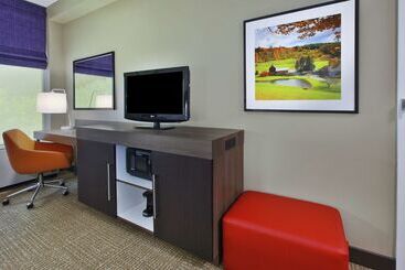هتل Hampton Inn White River Junction