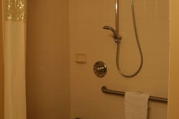 هتل Hampton Inn White River Junction