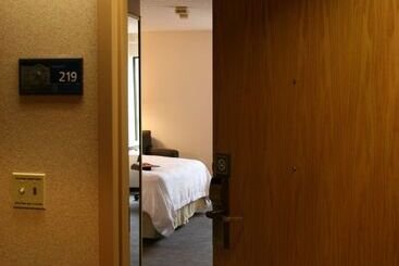 هتل Hampton Inn White River Junction