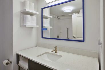 هتل Hampton Inn White River Junction