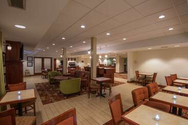 هتل Hampton Inn White River Junction