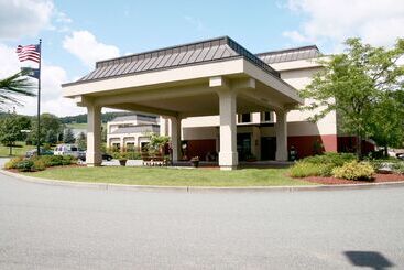 هتل Hampton Inn White River Junction