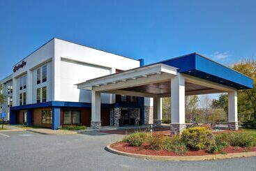 هتل Hampton Inn White River Junction