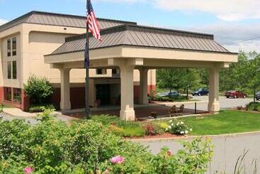 هتل Hampton Inn White River Junction