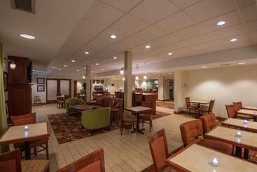 هتل Hampton Inn White River Junction