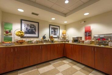 هتل Hampton Inn White River Junction