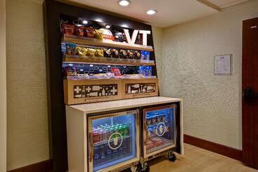 هتل Hampton Inn White River Junction